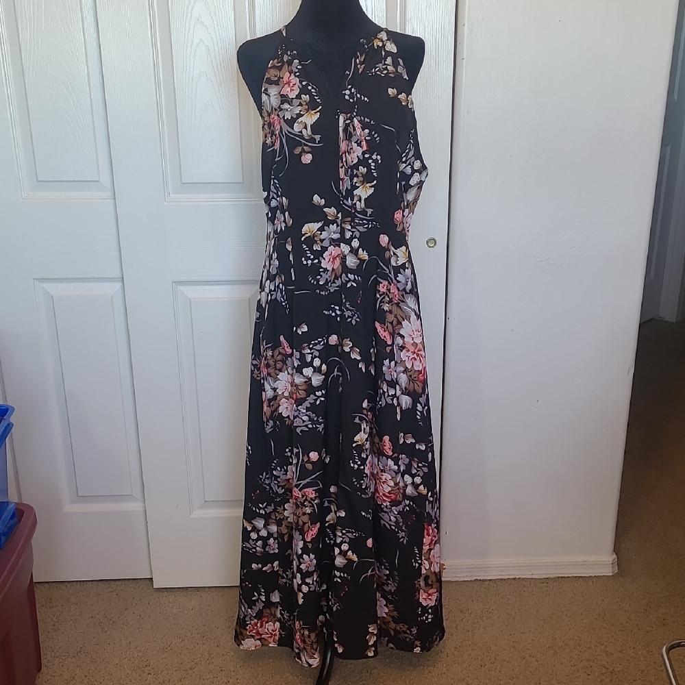 SHEIN Black Tie Front Halter Maxi Dress